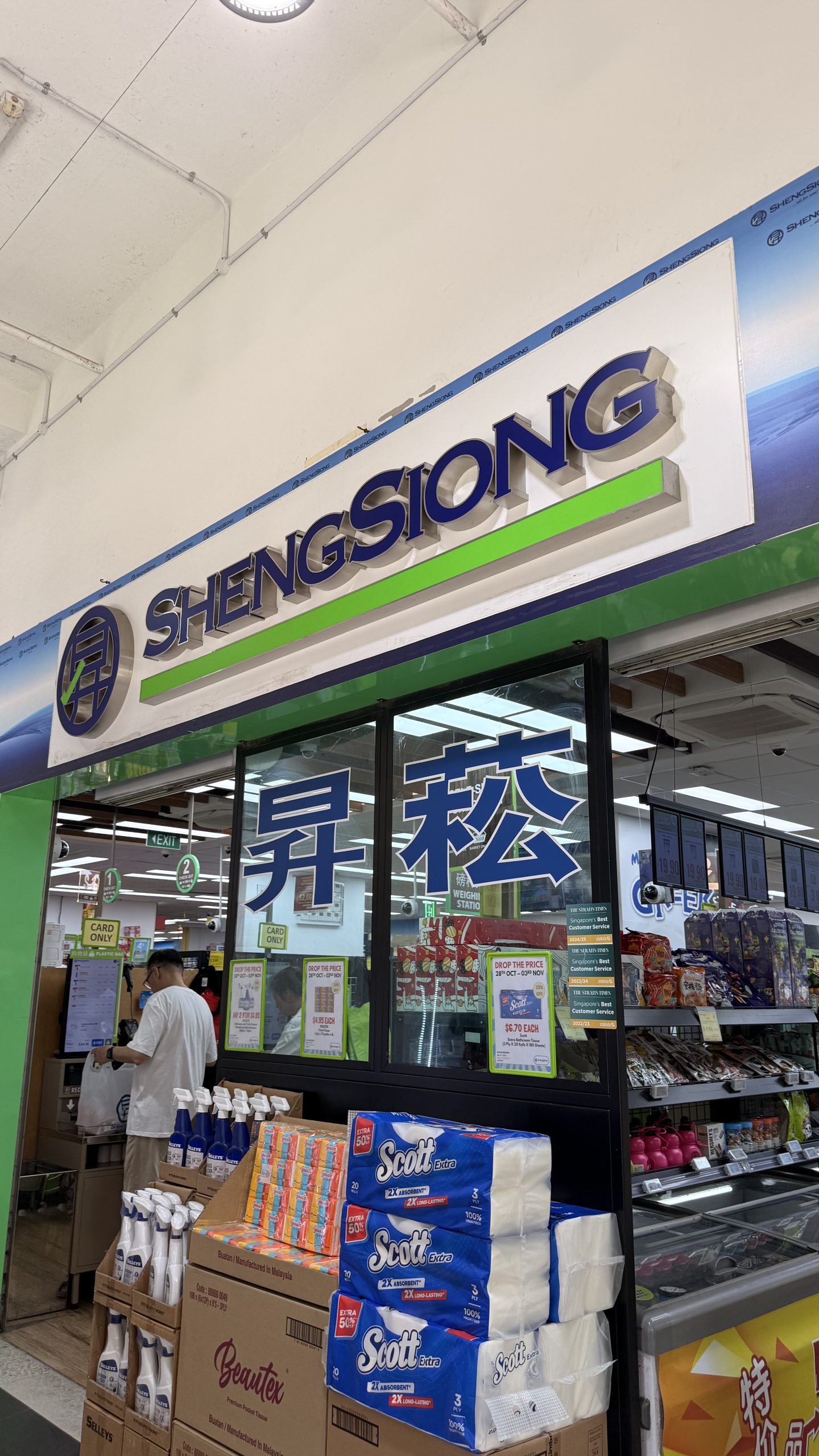 Yet another Sheng Siong opening, this time in richer Queenstown